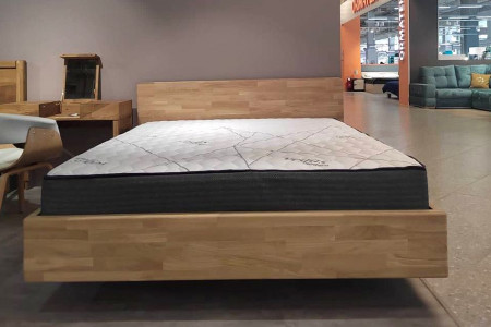 Двуспальная кровать из массива дерева - сочетание качества и комфорта